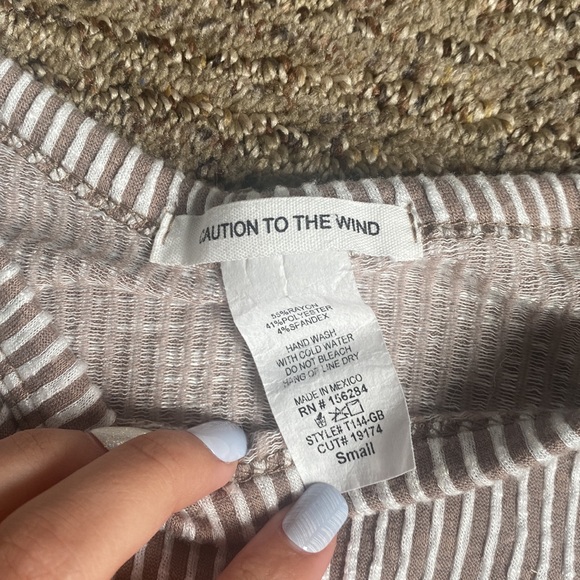 Caution to the wind crop top - Picture 2 of 2